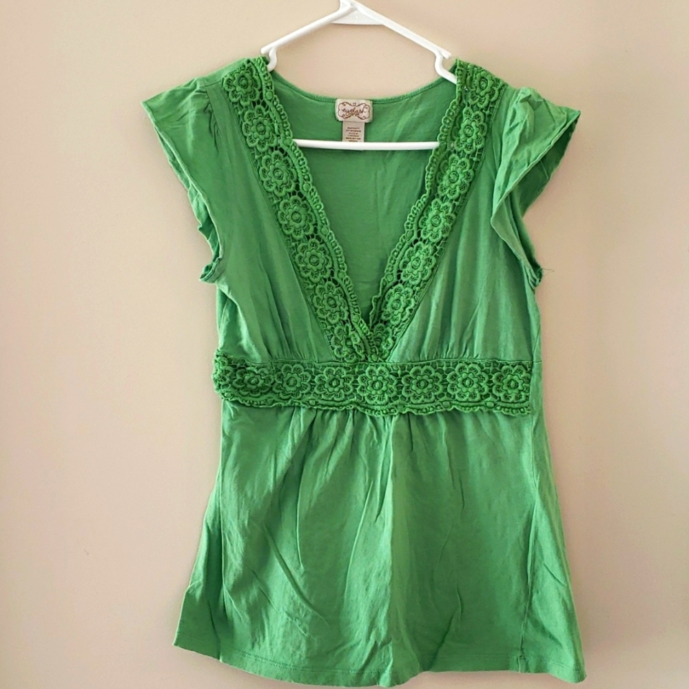Size medium green short sleeved shirt
